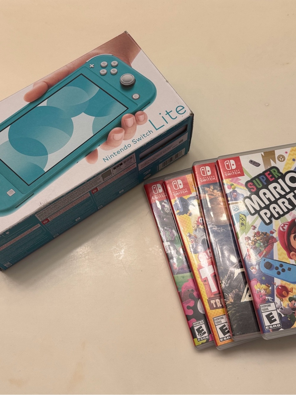 New Nintendo Switch Lite in Box 4 Games SD Card Bundle